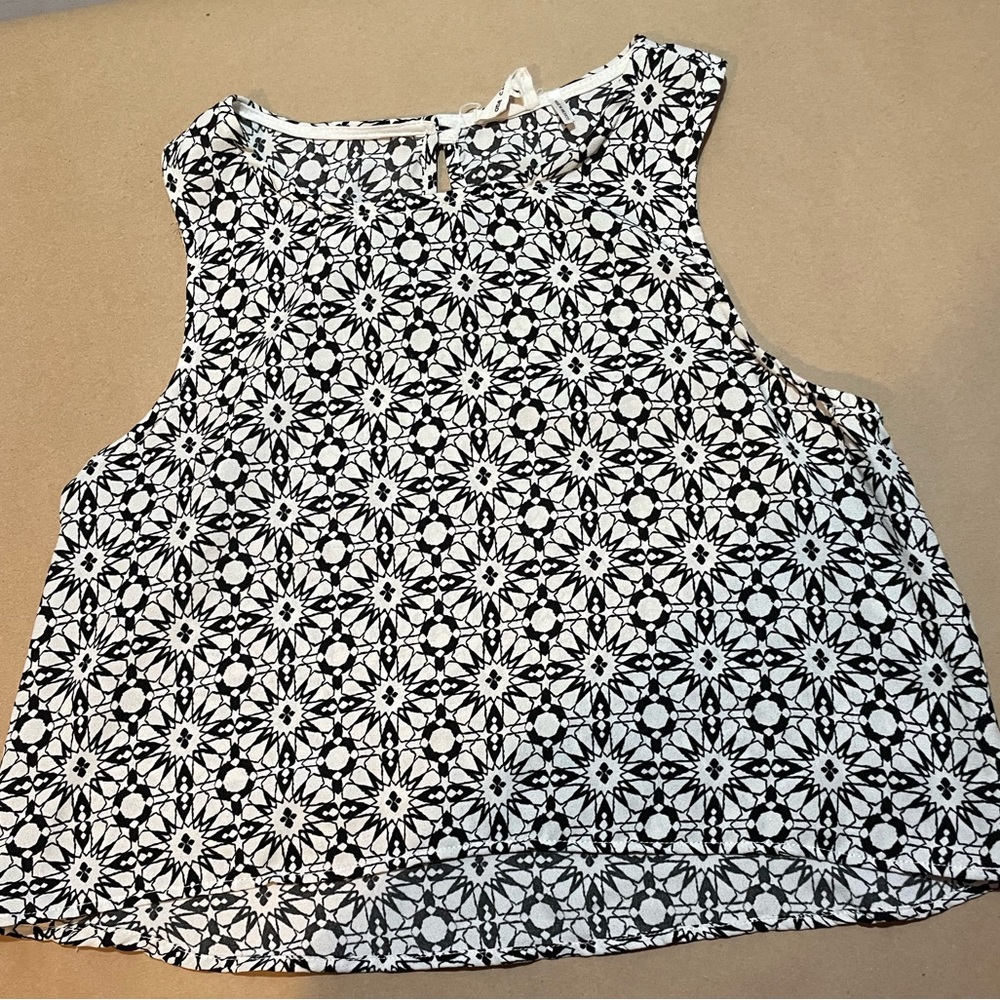 One clothing black and white women’s tank size small